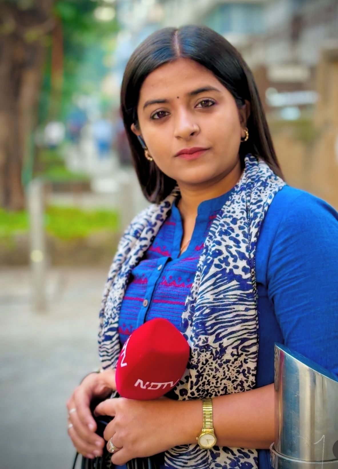 Sujata Dwivedi reporting for NDTV, microphone in hand